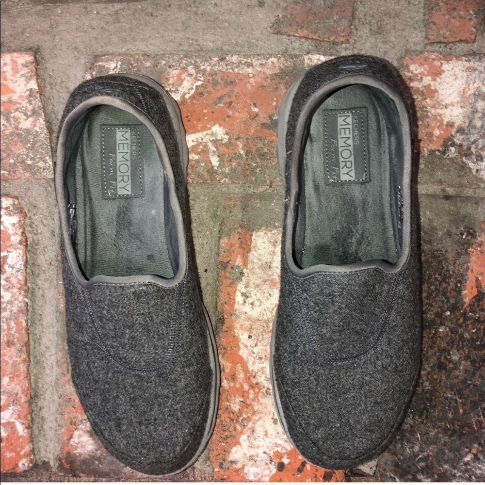 Gently used sketchers memory foam